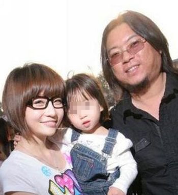 网传高晓松与妻子协议离婚 经纪人辟谣:没离