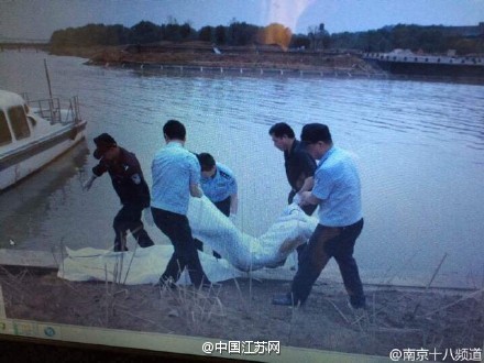 南京长江二桥附近发现疑似
