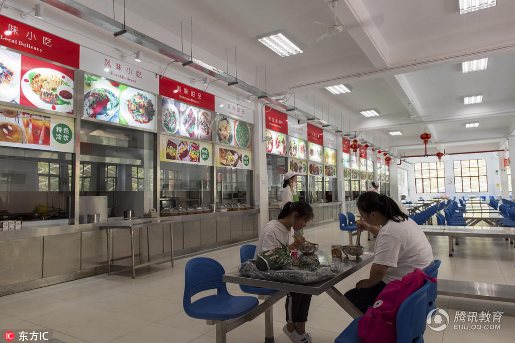 茅台学院首度迎新