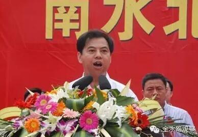郭大焕受贿、贪污一案,2014年11月18日在焦作市中级人民法院一审公开开庭审理,庭审从上午9时30分开始,持续到21时30分,法庭宣布将择期宣判。